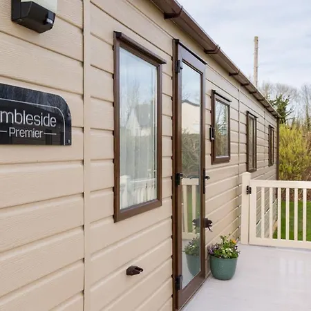 Thumper Lodge - Luxury Lodge With Hot Tub South Cerney Exterior photo