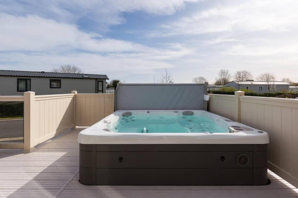 Thumper - Luxury With Hot Tub Holiday home