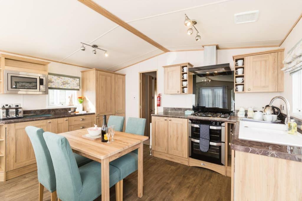 Thumper - Luxury With Hot Tub Holiday home