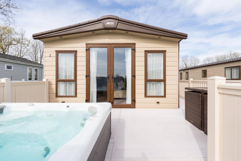 Thumper - Luxury With Hot Tub Holiday home South Cerney